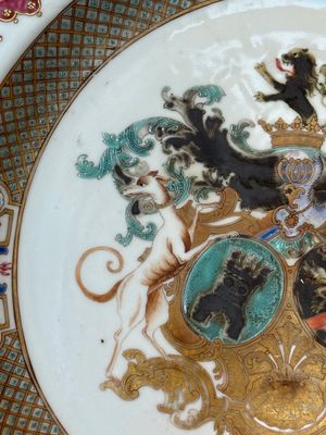 A Chinese famille rose dish with the arms of Bistrate and Prolli for the Belgian market, Qianlong — photo 2