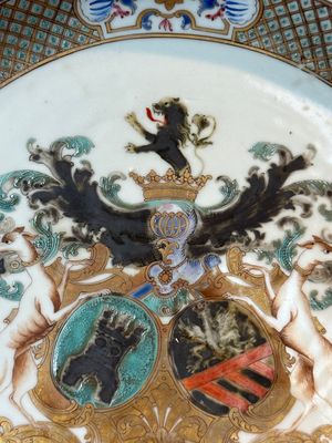 A Chinese famille rose dish with the arms of Bistrate and Prolli for the Belgian market, Qianlong — photo 3