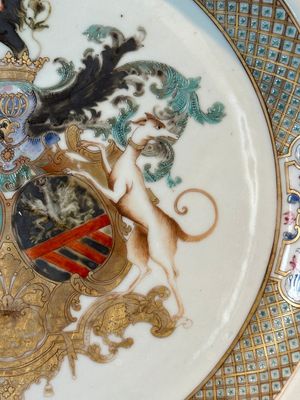 A Chinese famille rose dish with the arms of Bistrate and Prolli for the Belgian market, Qianlong — photo 4