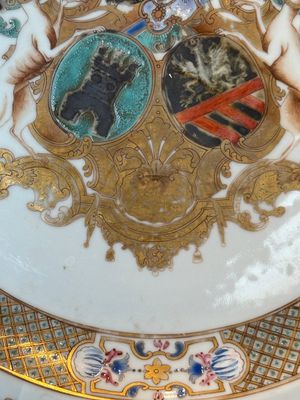 A Chinese famille rose dish with the arms of Bistrate and Prolli for the Belgian market, Qianlong — photo 5