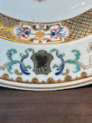 A Chinese famille rose dish with the arms of Bistrate and Prolli for the Belgian market, Qianlong — photo 6