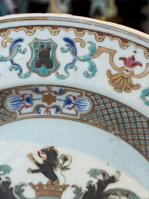A Chinese famille rose dish with the arms of Bistrate and Prolli for the Belgian market, Qianlong — photo 9