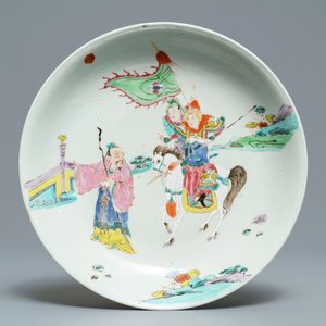 A Chinese famille rose dish with warriors on horseback, Yongzheng — 照片 1