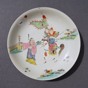 A Chinese famille rose dish with warriors on horseback, Yongzheng — 照片 9