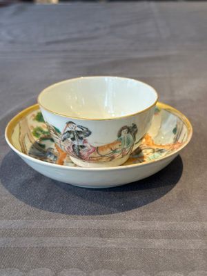 A Chinese famille rose 'Don Quixote' cup and saucer, 18/19th C. — photo 1