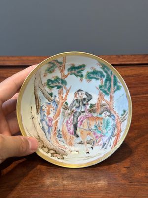 A Chinese famille rose 'Don Quixote' cup and saucer, 18/19th C. — 照片 2
