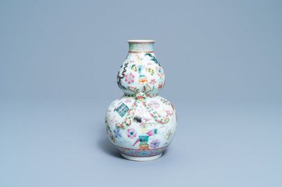 A Chinese famille rose double gourd 'antiquities' vase, 19th C.