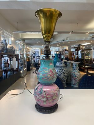 A Chinese famille rose double gourd 'Eight Immortals' vase mounted as a lamp, 19th C. — photo 2