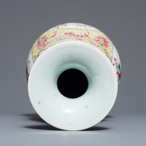A Chinese famille rose double gourd vase with floral design, 19th C. — 照片 6