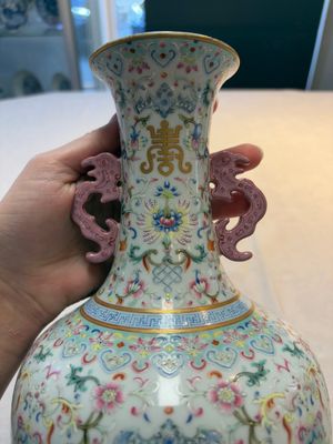 A Chinese famille rose 'double happiness' vase with 'chilong' handles, Daoguang mark, 20th C. — foto 11