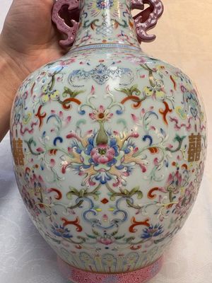 A Chinese famille rose 'double happiness' vase with 'chilong' handles, Daoguang mark, 20th C. — foto 12