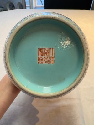 A Chinese famille rose 'double happiness' vase with 'chilong' handles, Daoguang mark, 20th C. — foto 6