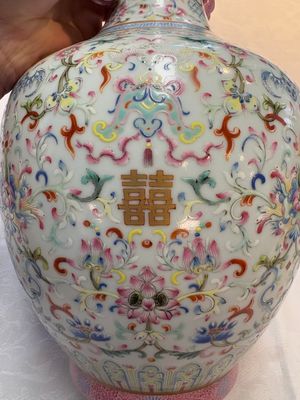 A Chinese famille rose 'double happiness' vase with 'chilong' handles, Daoguang mark, 20th C. — foto 9
