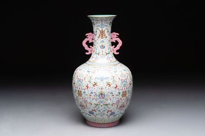 A Chinese famille rose 'double happiness' vase with 'chilong' handles, Daoguang mark, 20th C.