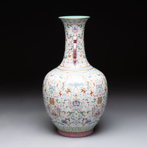 A Chinese famille rose 'double happiness' vase with 'chilong' handles, Daoguang mark, 20th C. — foto 4
