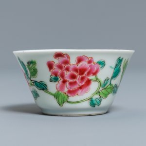 A Chinese famille rose 'double-headed eagle' cup and saucer for the Spanish or Mexican market, Yongzheng/Qianlong — photo 6