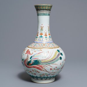 A Chinese famille rose 'dragon and phoenix' bottle vase, Guangxu mark and of the period — 照片 1
