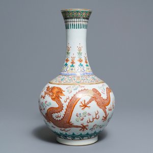 A Chinese famille rose 'dragon and phoenix' bottle vase, Guangxu mark and of the period — 照片 3