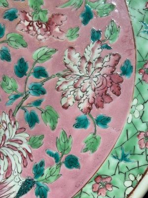 A Chinese famille rose 'dragon and phoenix' dish for the Straits or Peranakan market, 19th C. — foto 4