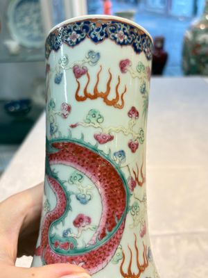 A Chinese famille rose 'Dragon and Phoenix' 'Tianqiuping' vase, 19/20th C. — foto 12