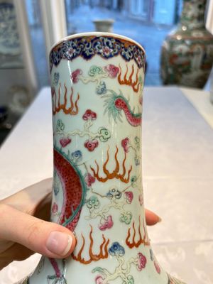 A Chinese famille rose 'Dragon and Phoenix' 'Tianqiuping' vase, 19/20th C. — foto 13