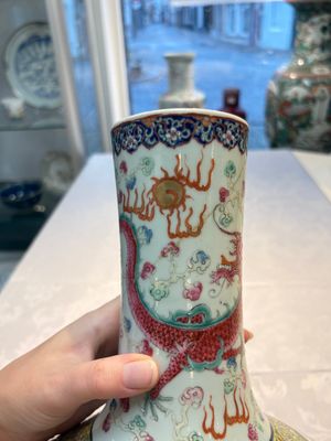 A Chinese famille rose 'Dragon and Phoenix' 'Tianqiuping' vase, 19/20th C. — foto 15