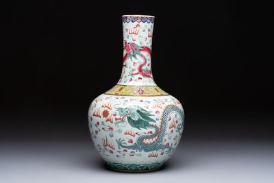 A Chinese famille rose 'Dragon and Phoenix' 'Tianqiuping' vase, 19/20th C.