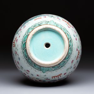A Chinese famille rose 'Dragon and Phoenix' 'Tianqiuping' vase, 19/20th C. — foto 6