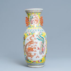 A Chinese famille rose 'dragon and phoenix' vase, 19th C. — 照片 1