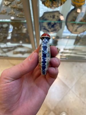 A Chinese famille rose 'dragon boat festival' snuff bottle, Qianlong mark and of the period — 照片 3
