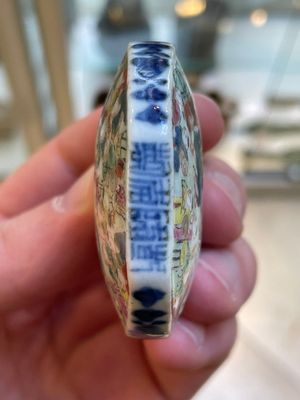 A Chinese famille rose 'dragon boat festival' snuff bottle, Qianlong mark and of the period — 照片 4