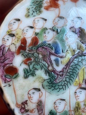 A Chinese famille rose 'dragon boat festival' snuff bottle, Qianlong mark and of the period — 照片 5