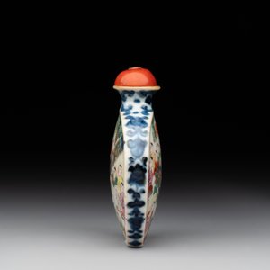 A Chinese famille rose 'dragon boat festival' snuff bottle, Qianlong mark and of the period — 照片 2