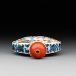 A Chinese famille rose 'dragon boat festival' snuff bottle, Qianlong mark and of the period — 照片 5