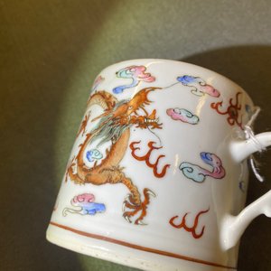 A Chinese famille rose dragon teapot and cover, 19th C. — 照片 15