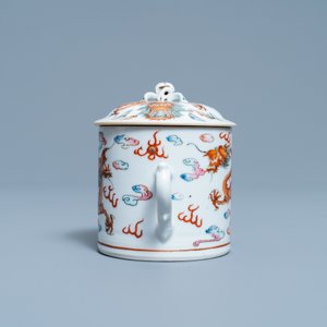 A Chinese famille rose dragon teapot and cover, 19th C. — 照片 3