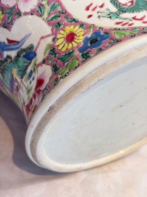 A Chinese famille rose 'Dragons' baluster vase and cover, Yongzheng/Qianlong — foto 8
