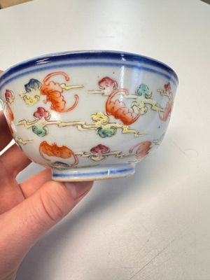 A Chinese famille rose 'Dragons' bowl and a 'Bats and Clouds' bowl, Tongzhi and Guangxu mark, 19th C. — photo 1