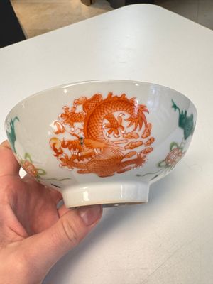 A Chinese famille rose 'Dragons' bowl and a 'Bats and Clouds' bowl, Tongzhi and Guangxu mark, 19th C. — photo 14