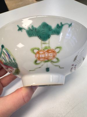 A Chinese famille rose 'Dragons' bowl and a 'Bats and Clouds' bowl, Tongzhi and Guangxu mark, 19th C. — photo 18