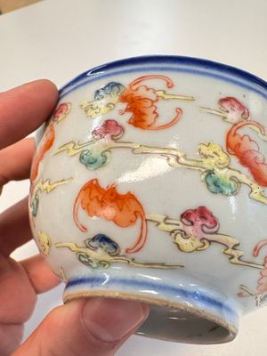 A Chinese famille rose 'Dragons' bowl and a 'Bats and Clouds' bowl, Tongzhi and Guangxu mark, 19th C. — photo 2