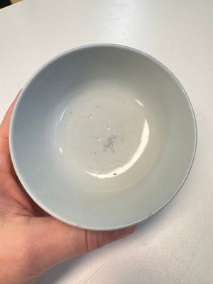 A Chinese famille rose 'Dragons' bowl and a 'Bats and Clouds' bowl, Tongzhi and Guangxu mark, 19th C. — photo 8