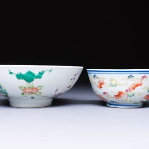 A Chinese famille rose 'Dragons' bowl and a 'Bats and Clouds' bowl, Tongzhi and Guangxu mark, 19th C. — photo 4
