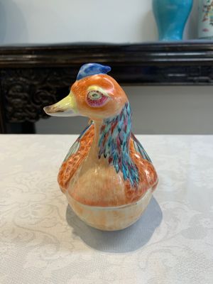 A Chinese famille rose duck-shaped tureen and cover, Qianlong — photo 3