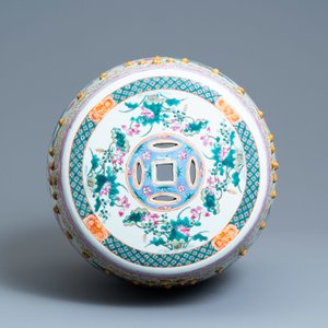 A Chinese famille rose 'ducks in a lotus pond' garden seat, 19th C. — 照片 5
