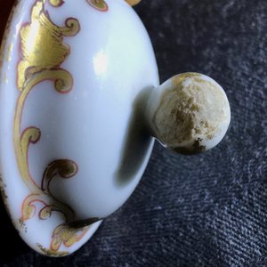 A Chinese famille rose Dutch market armorial milk jug, arms of De Riet and Bouillon accollé, Qianlong — 照片 9