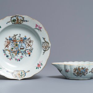 A Chinese famille rose Dutch market armorial plate and sauce boat with the arms of Van Tets, Qianlong — 照片 1