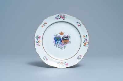 A Chinese famille rose Dutch market dish with the arms of Nauta Beuckens and Swalue accollé, Qianlong