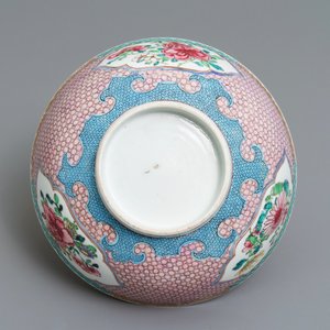 A Chinese famille rose eggshell bowl with floral design, Yongzheng — 照片 6