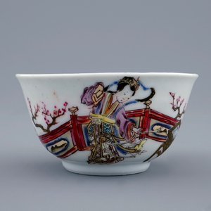 A Chinese famille rose eggshell cup and saucer with a dancing lady, Yongzheng, 1723-1735 — 照片 5